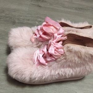YRU Elevated Fur Platforms Size 8